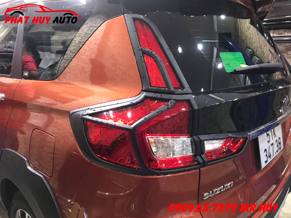 Ốp Viền Đèn Hậu Suzuki XL7