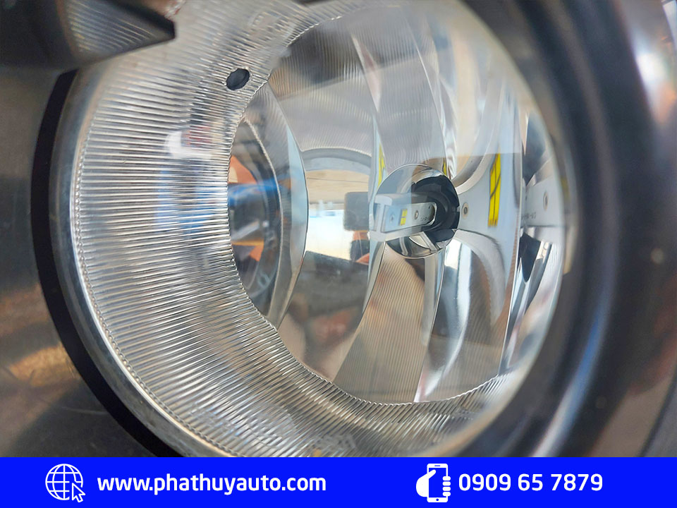 Thay bóng đèn Led gầm xe Chevrolet Trailblazer