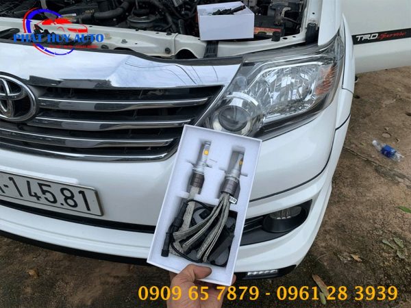 Thay bóng đèn led xe Fortuner