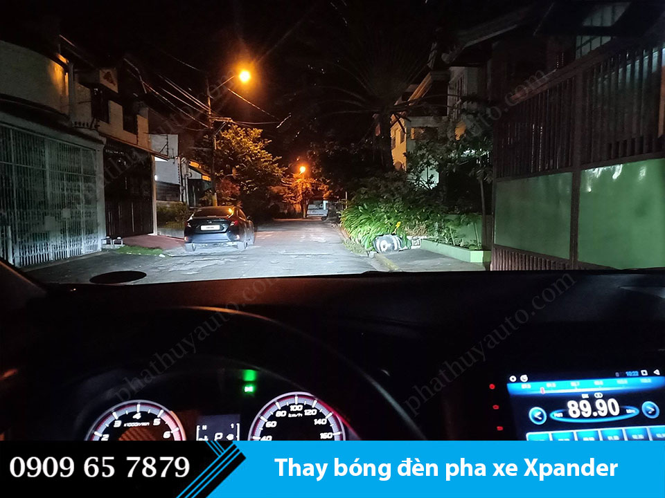 Thay bóng đèn pha xe Xpander siêu sáng, giá rẻ - Phát Huy Auto Thay Bóng Đèn Pha Xe Xpander Siêu Sáng, Giá Rẻ - Phát Huy Auto
