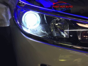 Thay bóng đèn tăng sáng cho ô tô