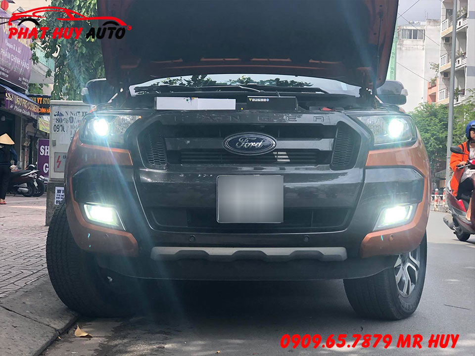 Thay bóng led cho Ford Ranger