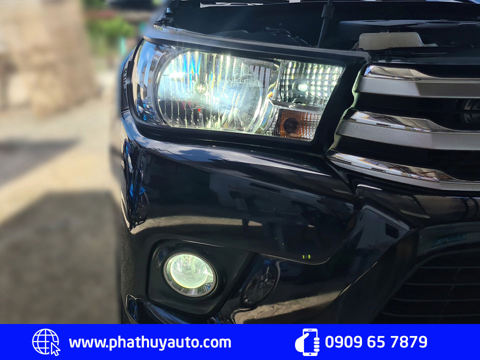 Thay bóng Led cho Toyota Hilux