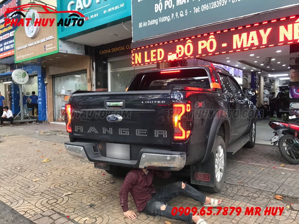 Thay cụm đèn hậu Led cho Ford Ranger