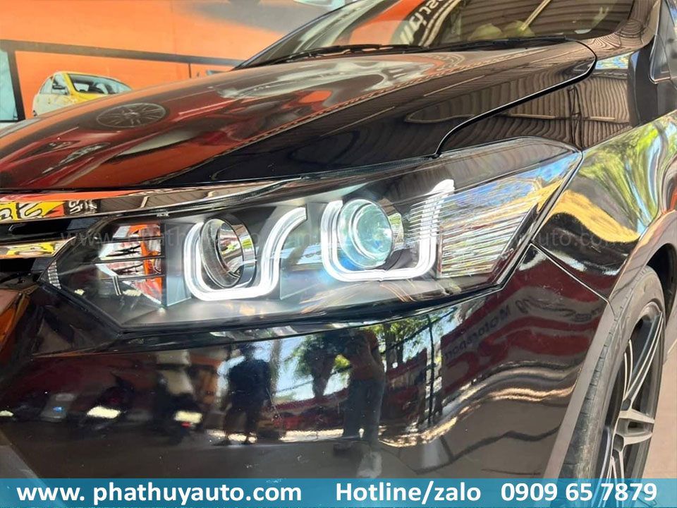 Thay cụm đèn pha cho Vios