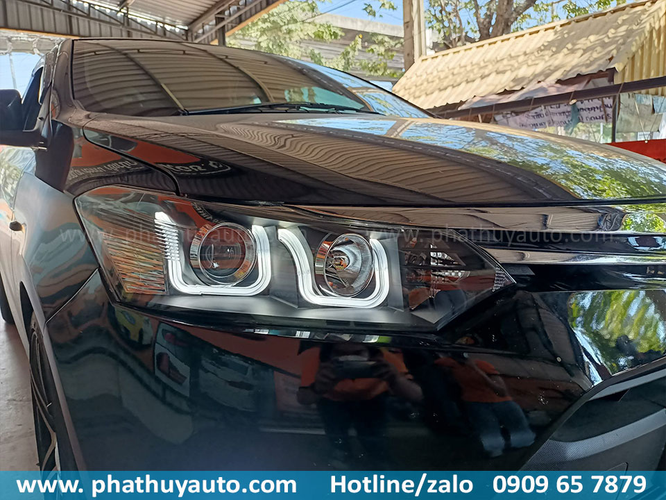 Thay cụm đèn pha cho Vios