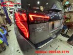 Thay đèn hậu xe Toyota Innova