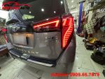 Thay đèn hậu xe Toyota Innova