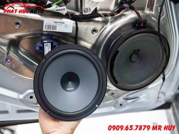 Thay loa cửa cho Mercedes E200