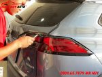 Toyota Cross dán đèn đen khói
