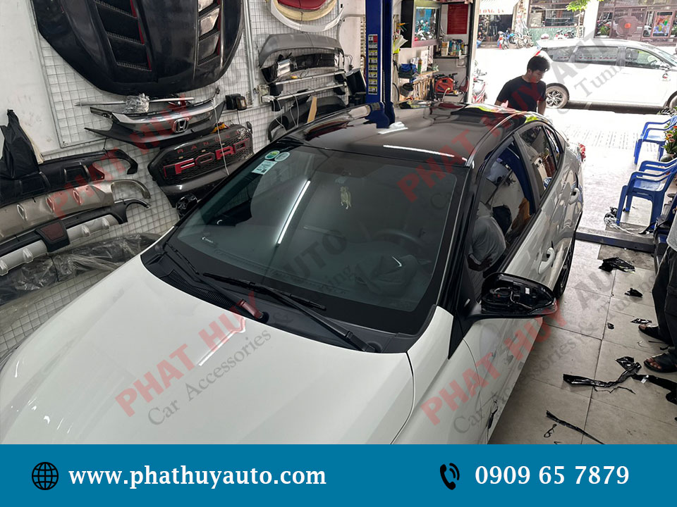 Toyota Vios dán decal nóc đen