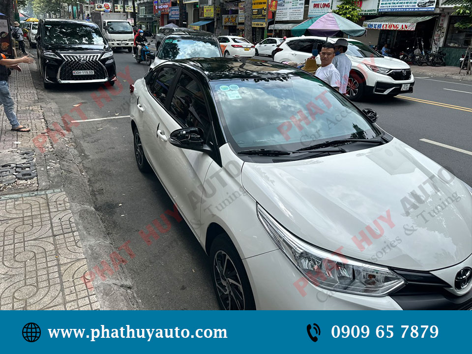 Toyota Vios dán decal nóc đen