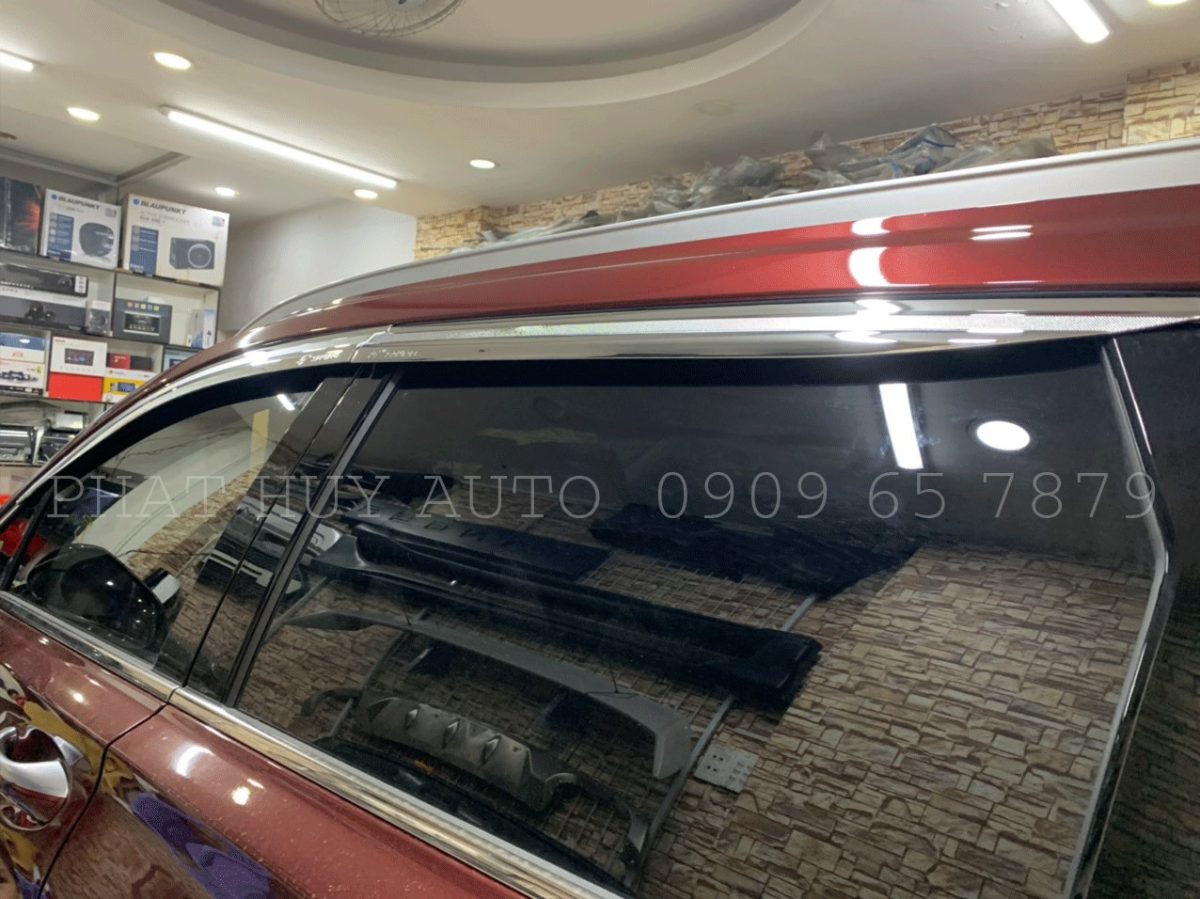 Vè che mưa xe Santafe 2021