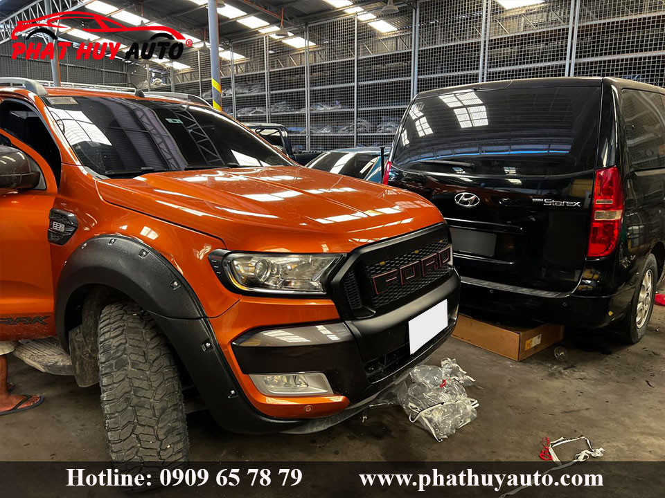 Viền cua lốp Ford Ranger Wildtrak