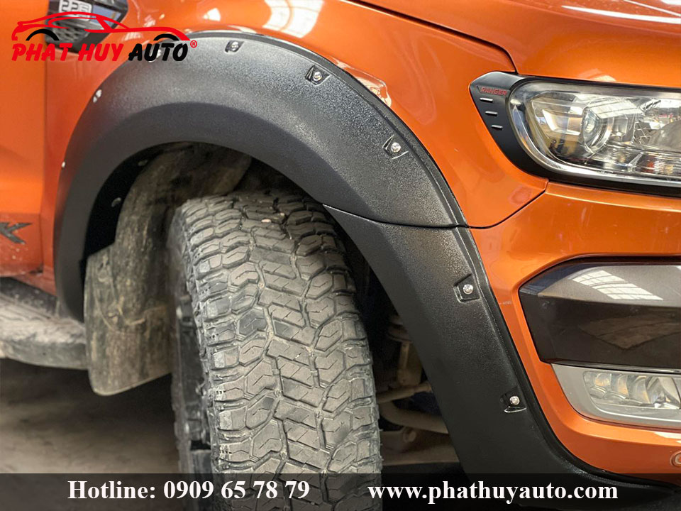 Viền cua lốp Ford Ranger Wildtrak