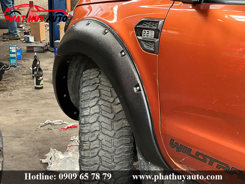 Viền cua lốp Ford Ranger Wildtrak