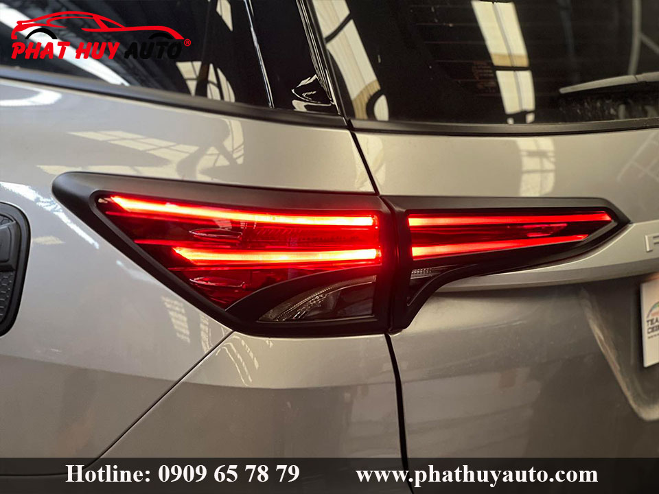 Viền đèn trước sau Fortuner 2022